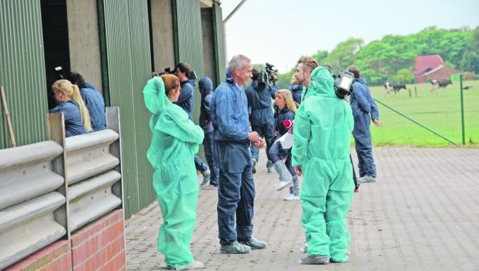 Mit Journalisten im Schweinestall - Foto: Landwirtschaftskammer Niedersachsen