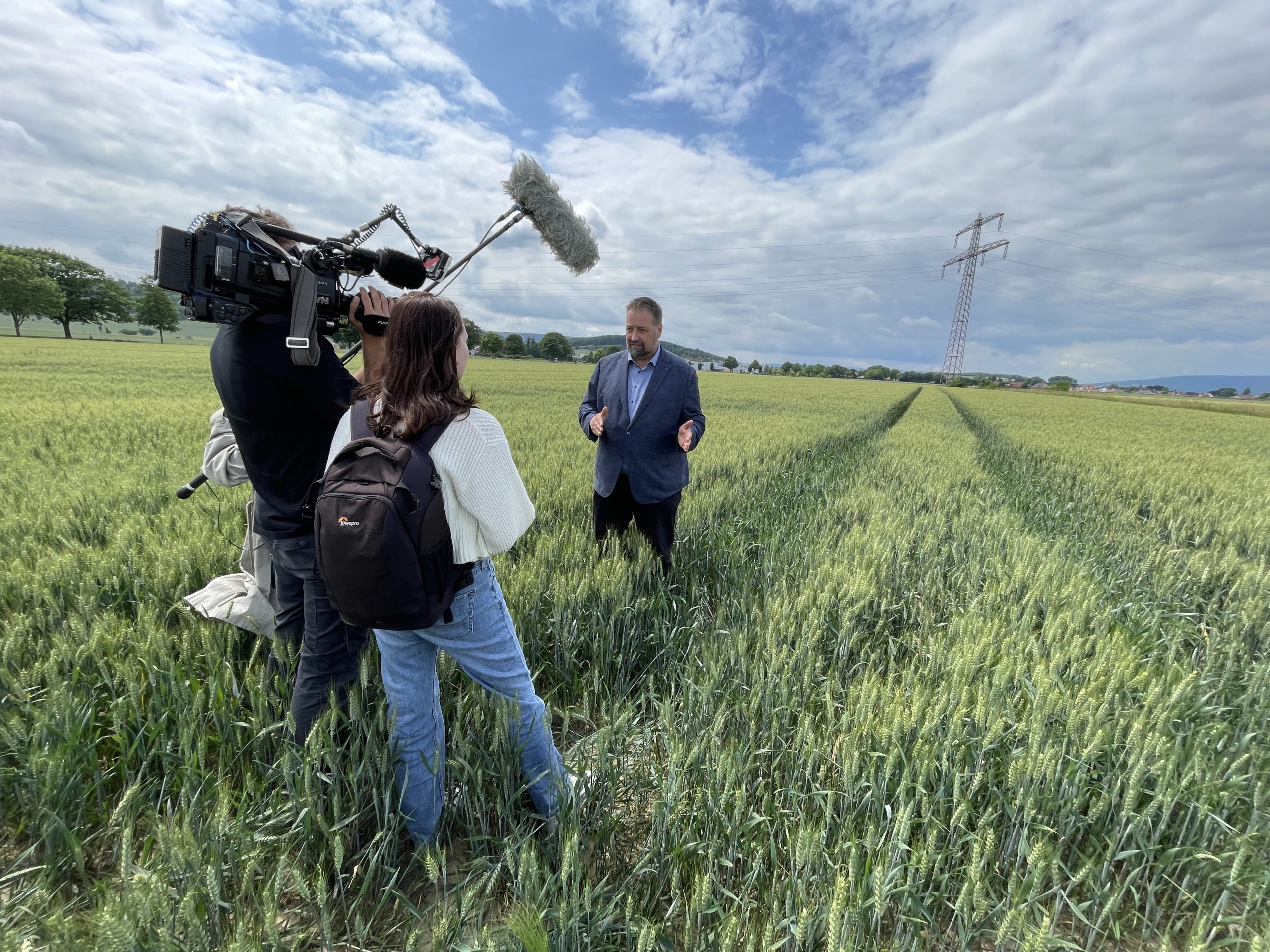 Pressetermin auf dem Feld