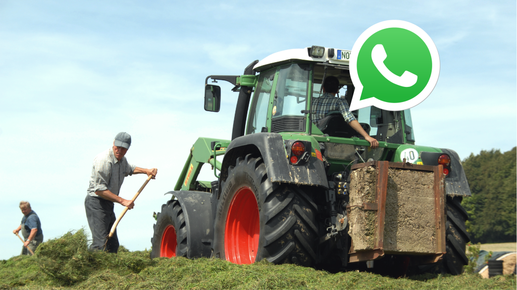 WhatsApp - Bauer neben dem Trecker